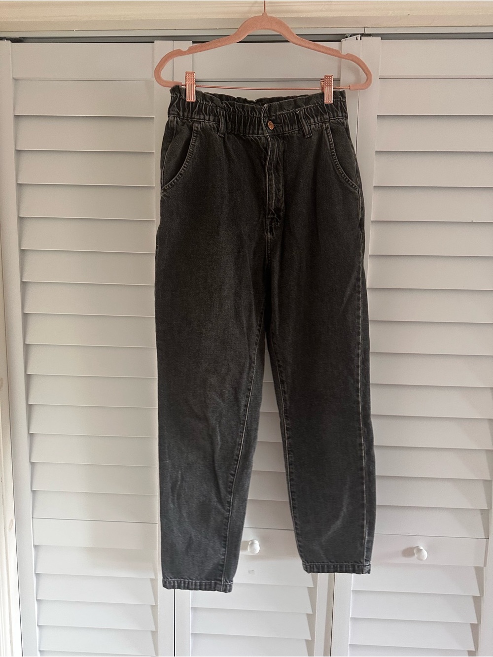 BDG Black Wash Pull-On Mom Jeans - Size 26